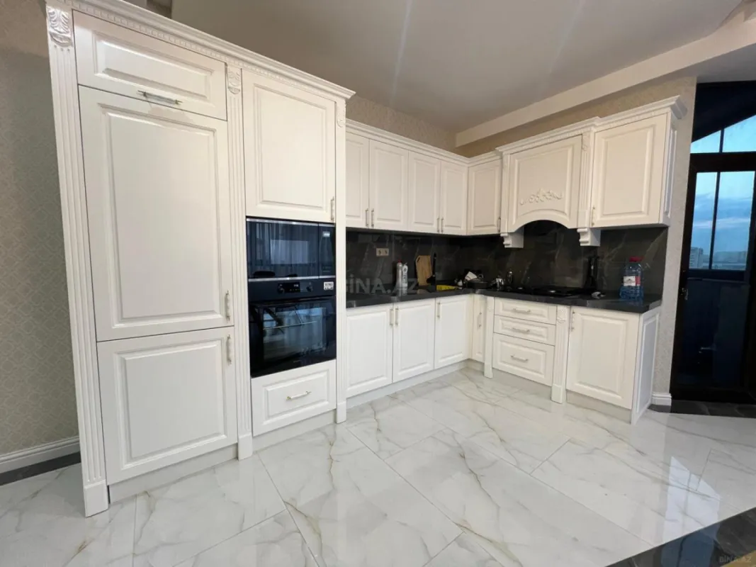 Kirayə verilir 4 otaqlı mənzil 123 m²