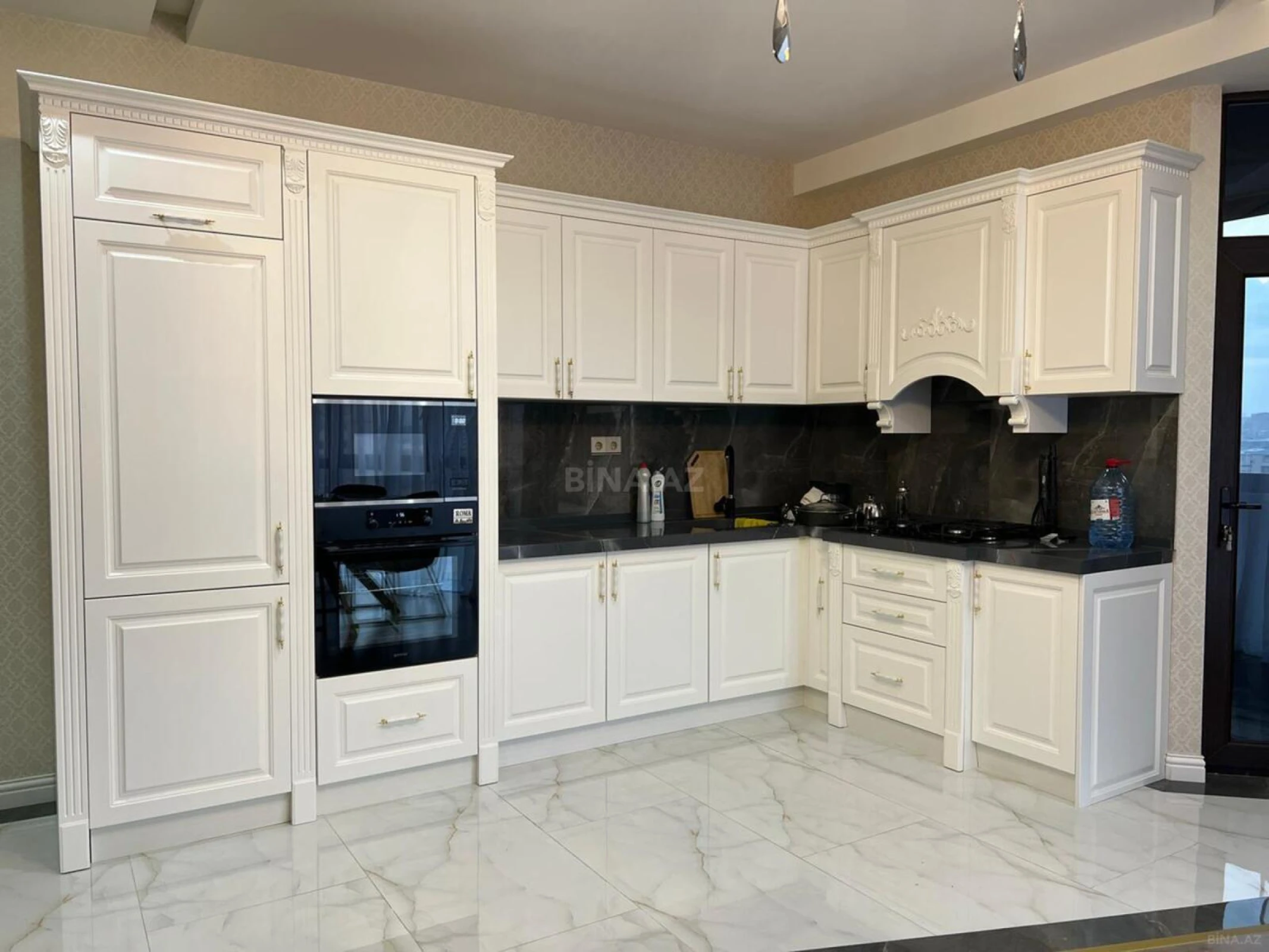 Kirayə verilir 4 otaqlı mənzil 123 m²