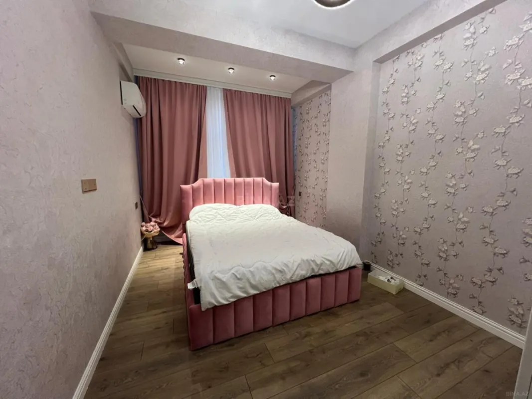 Kirayə verilir 4 otaqlı mənzil 123 m²