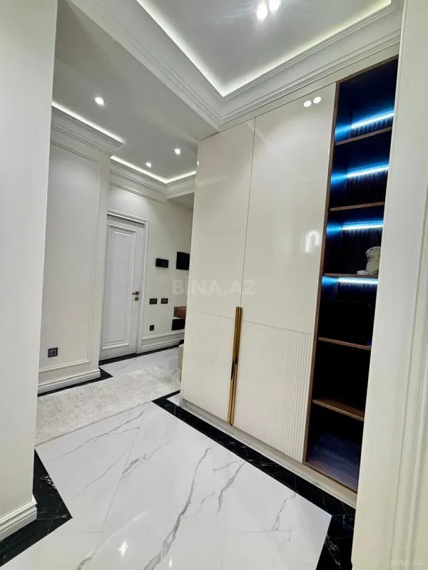 Satılır 3 otaqlı mənzil 113.7 m²