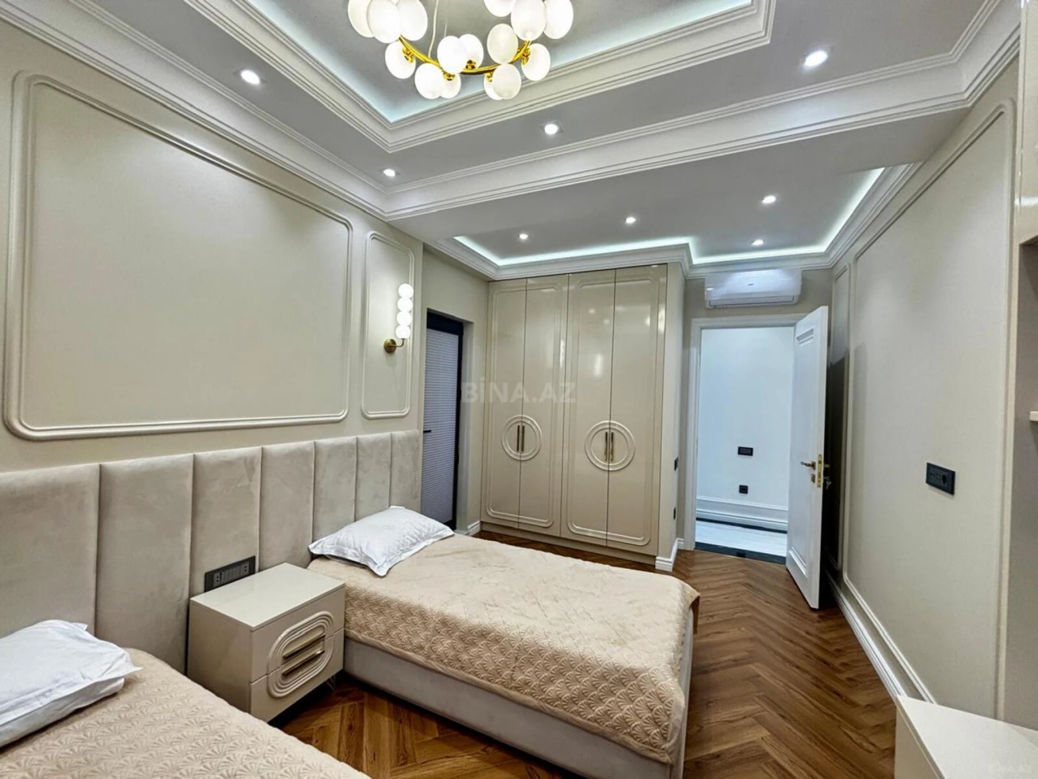Satılır 3 otaqlı mənzil 113.7 m²