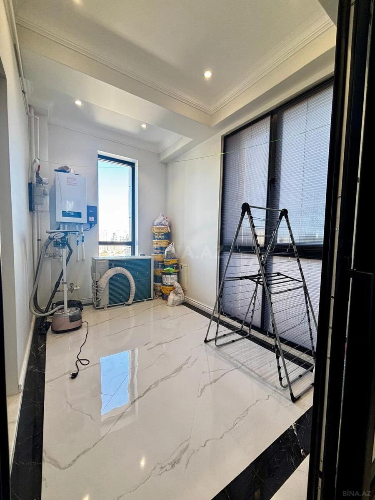 Satılır 3 otaqlı mənzil 113.7 m²