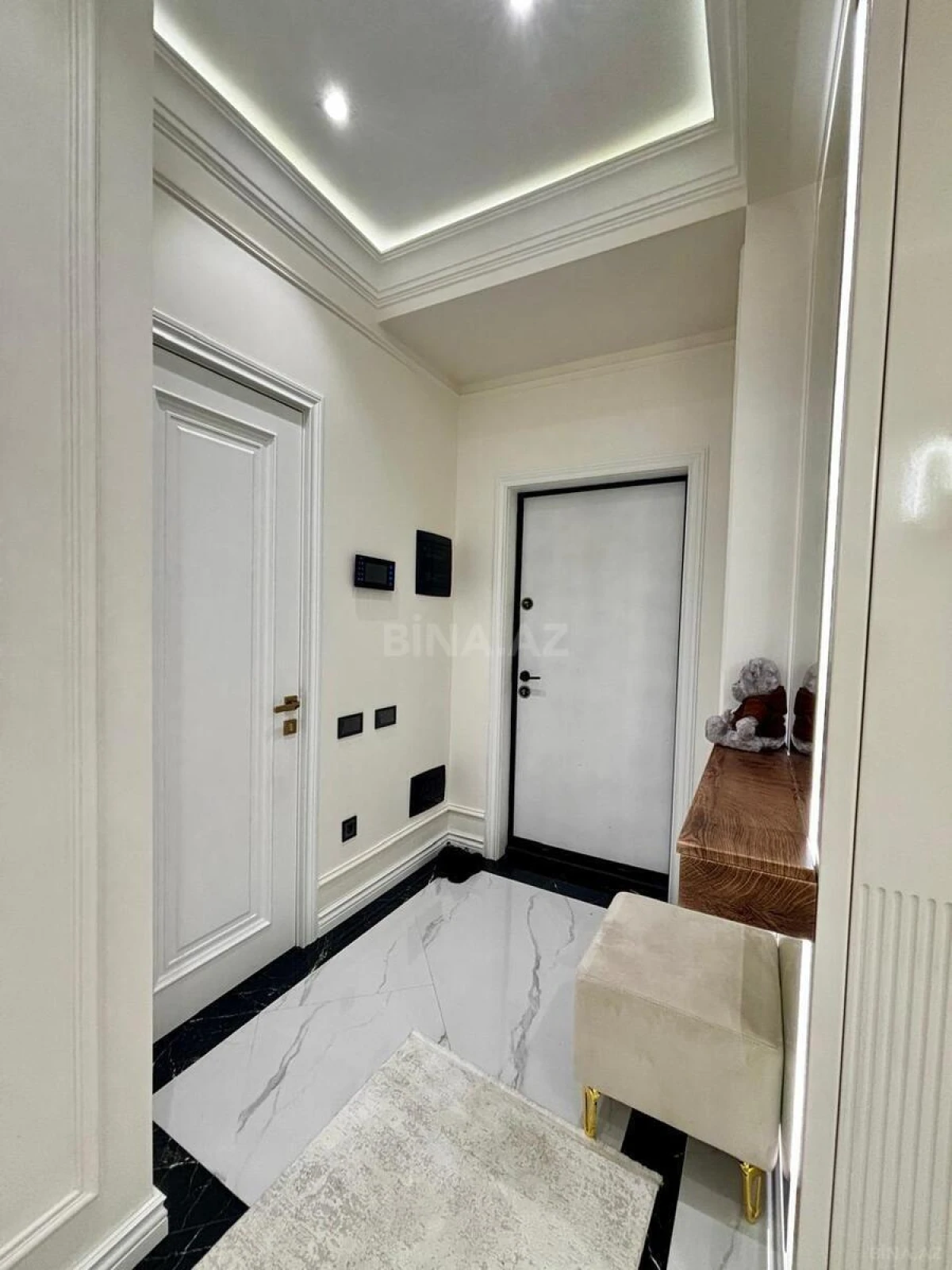 Satılır 3 otaqlı mənzil 113.7 m²