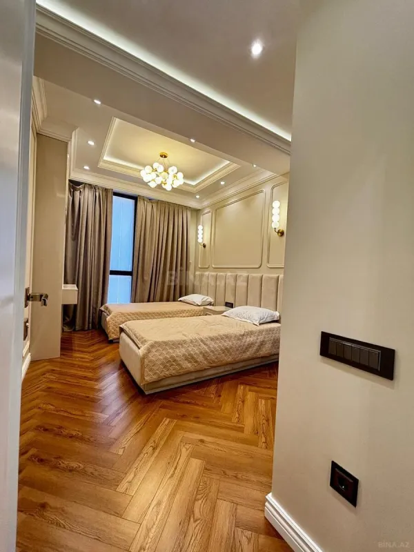 Satılır 3 otaqlı mənzil 113.7 m²