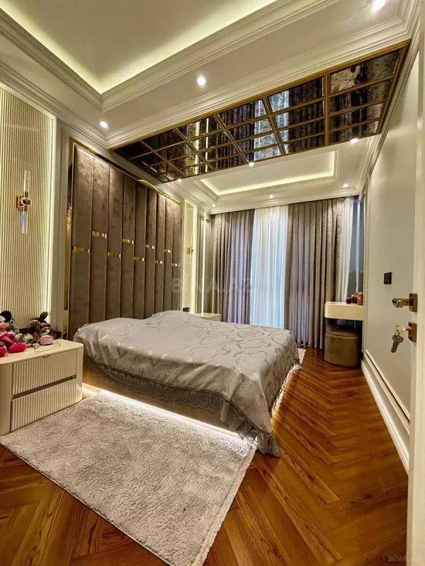 Satılır 3 otaqlı mənzil 113.7 m²