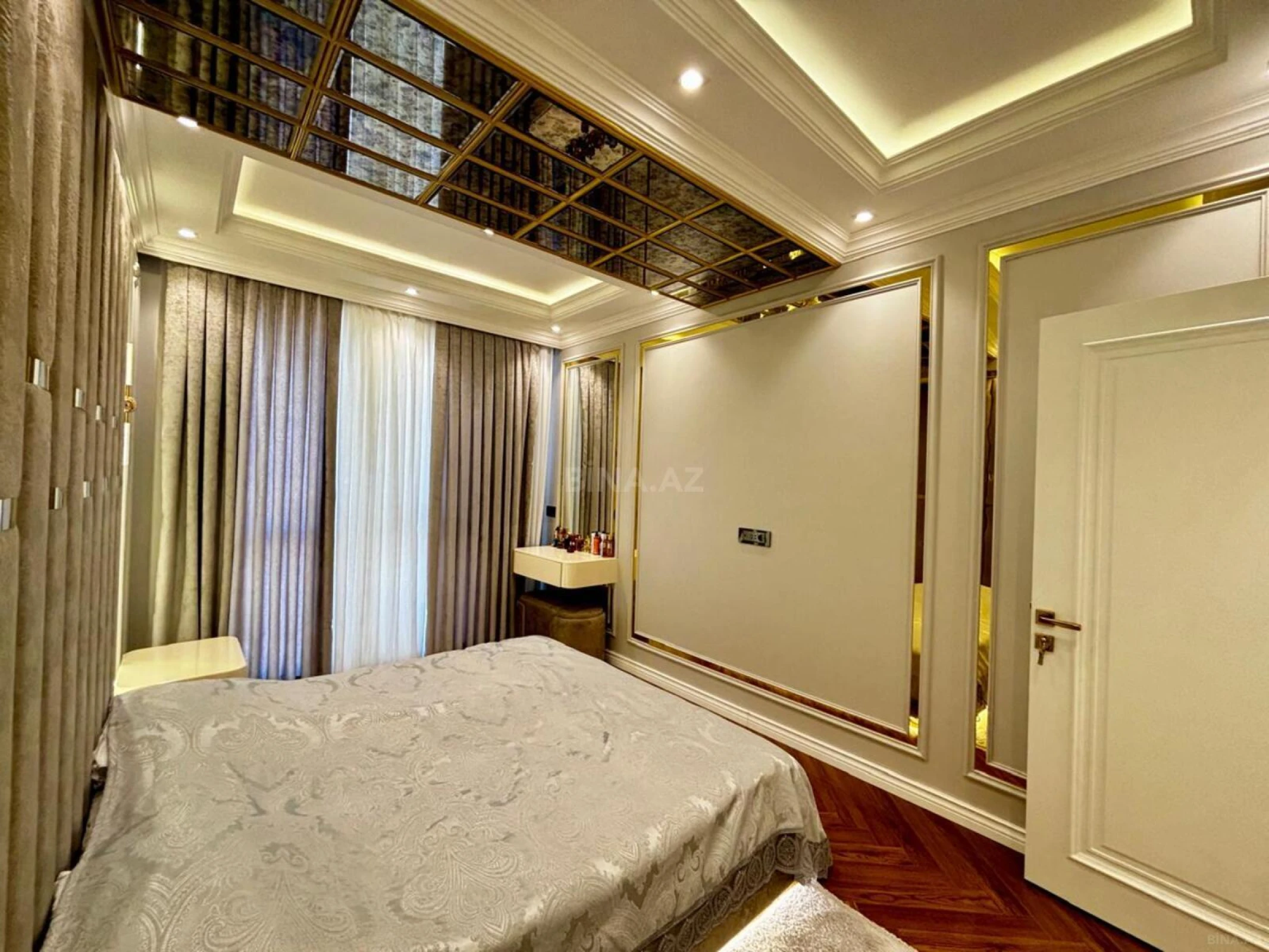 Satılır 3 otaqlı mənzil 113.7 m²