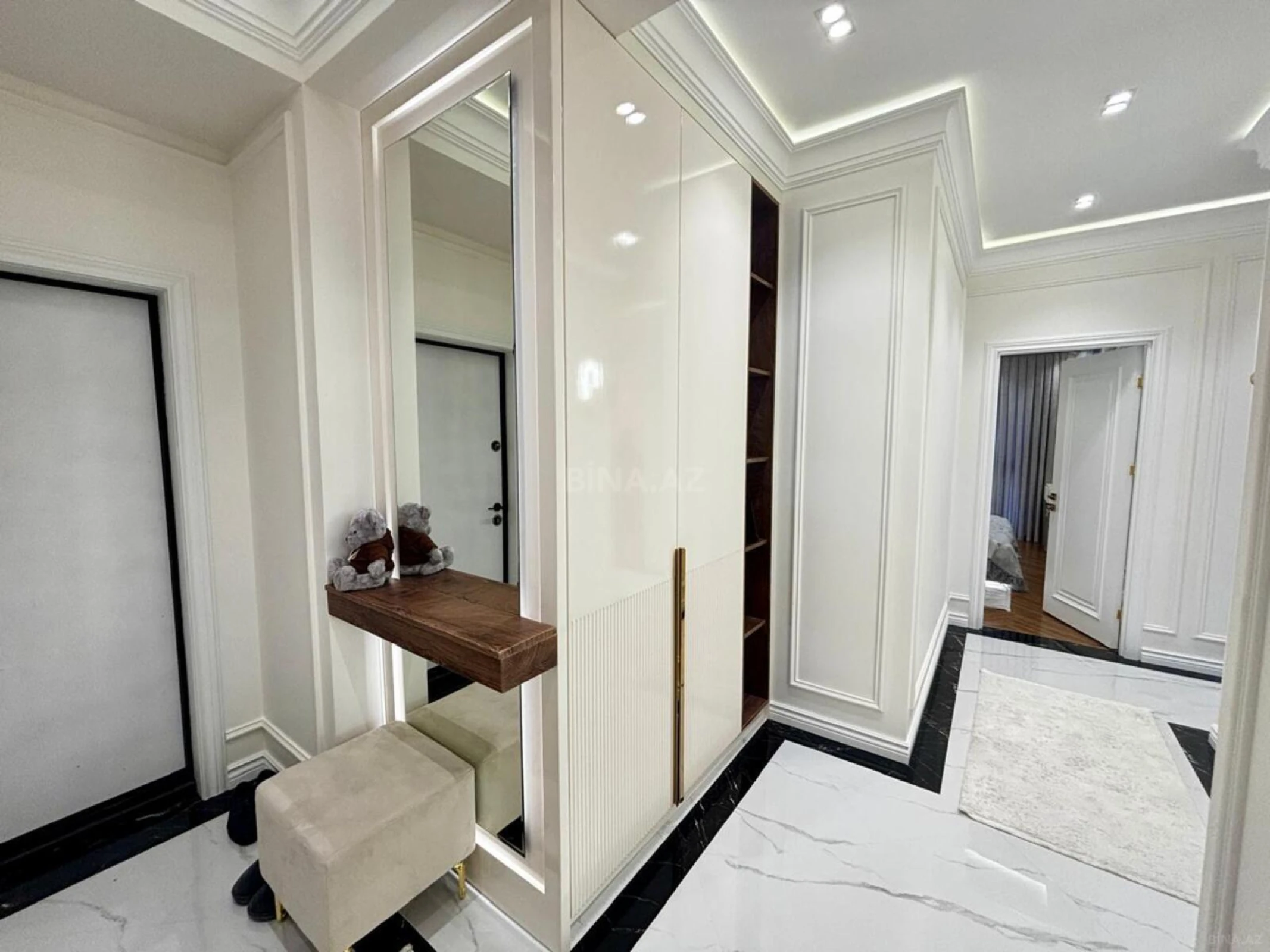 Satılır 3 otaqlı mənzil 113.7 m²