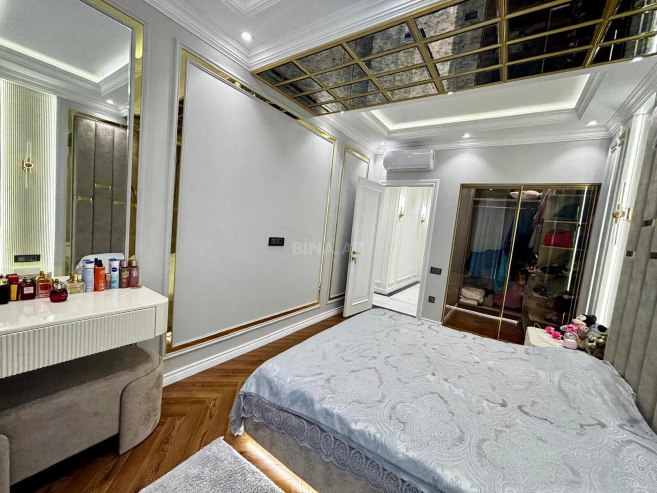 Satılır 3 otaqlı mənzil 113.7 m²