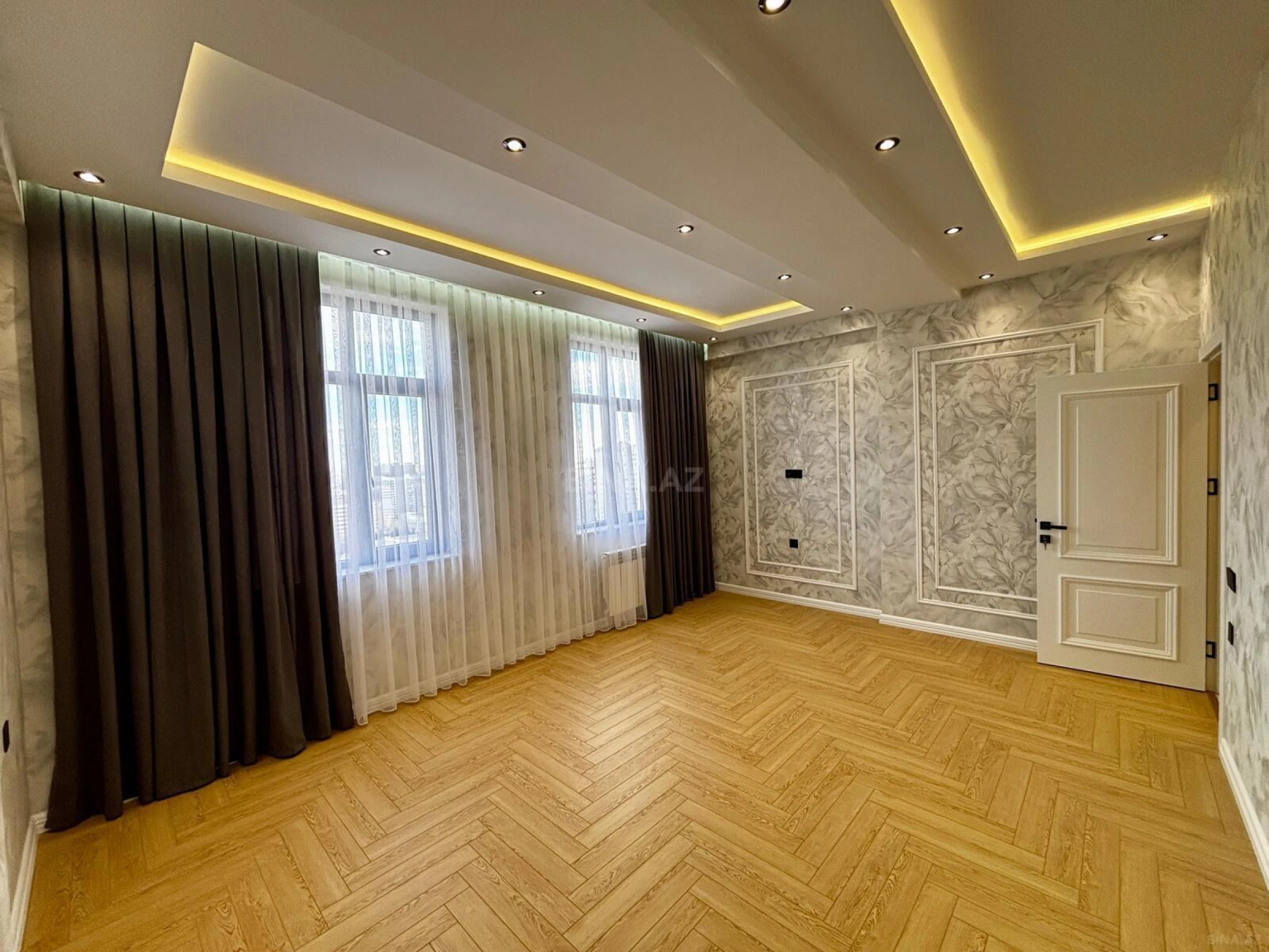 Satılır 3 otaqlı mənzil 151.7 m²