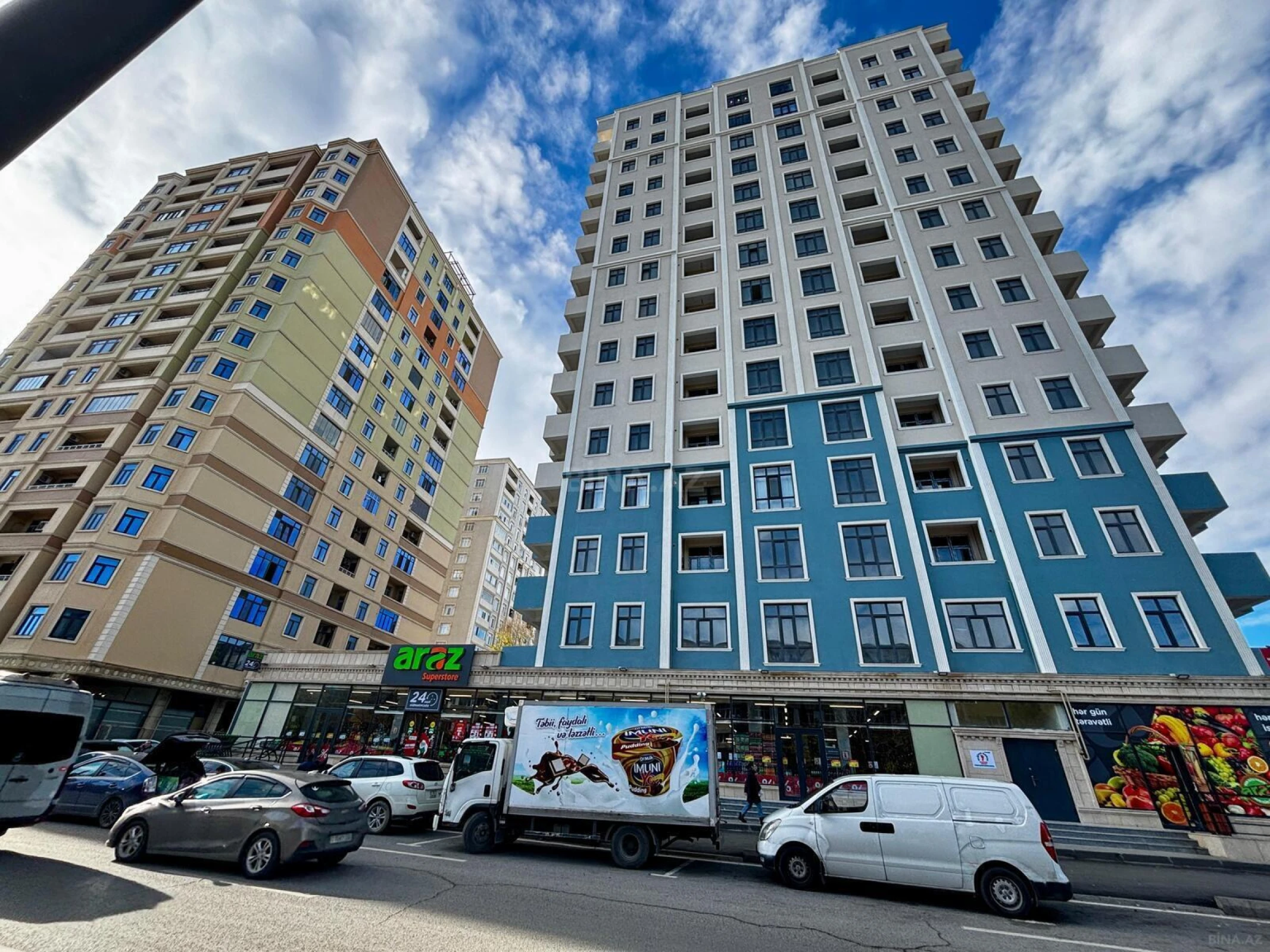 Satılır 3 otaqlı mənzil 151.7 m²