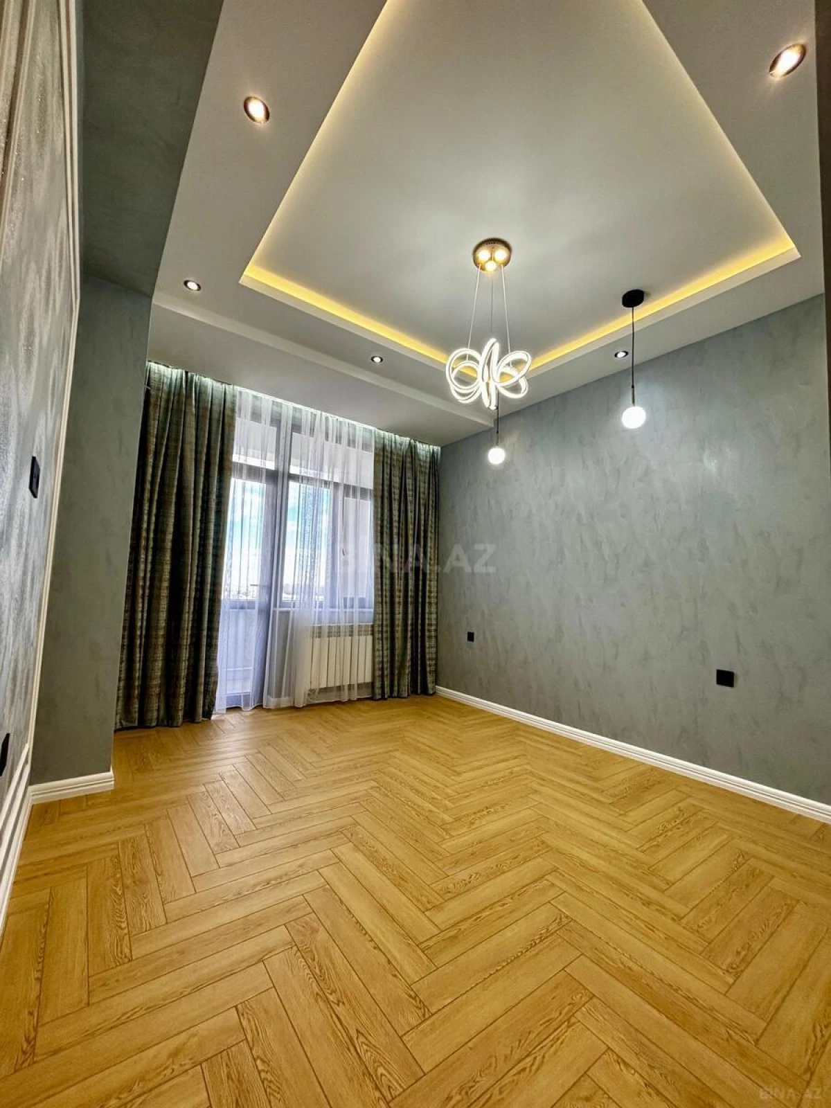 Satılır 3 otaqlı mənzil 151.7 m²