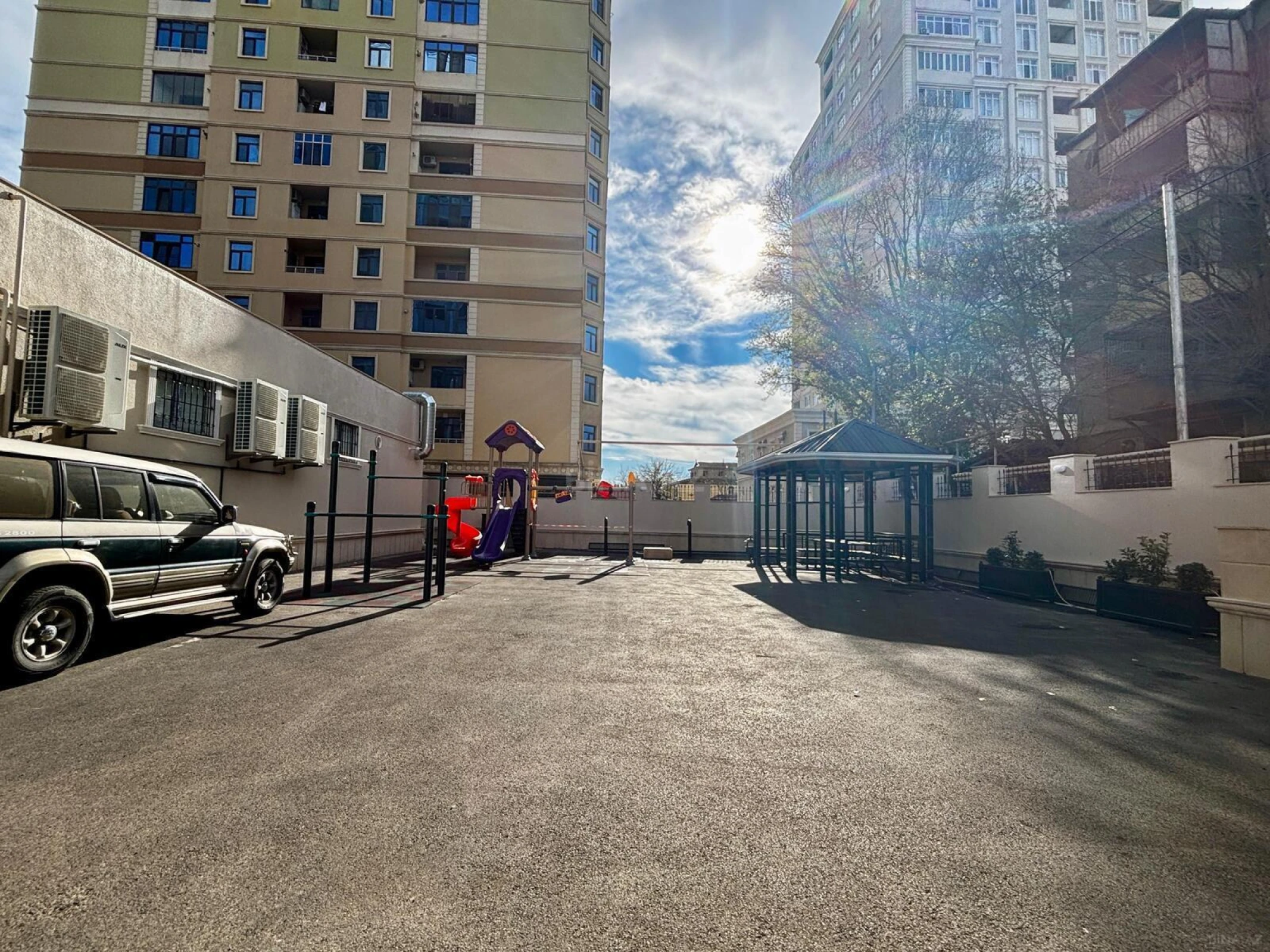 Satılır 3 otaqlı mənzil 151.7 m²