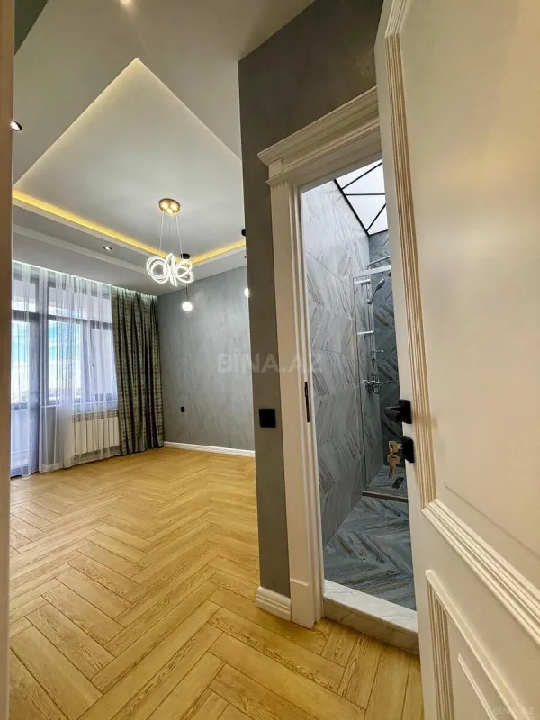 Satılır 3 otaqlı mənzil 151.7 m²