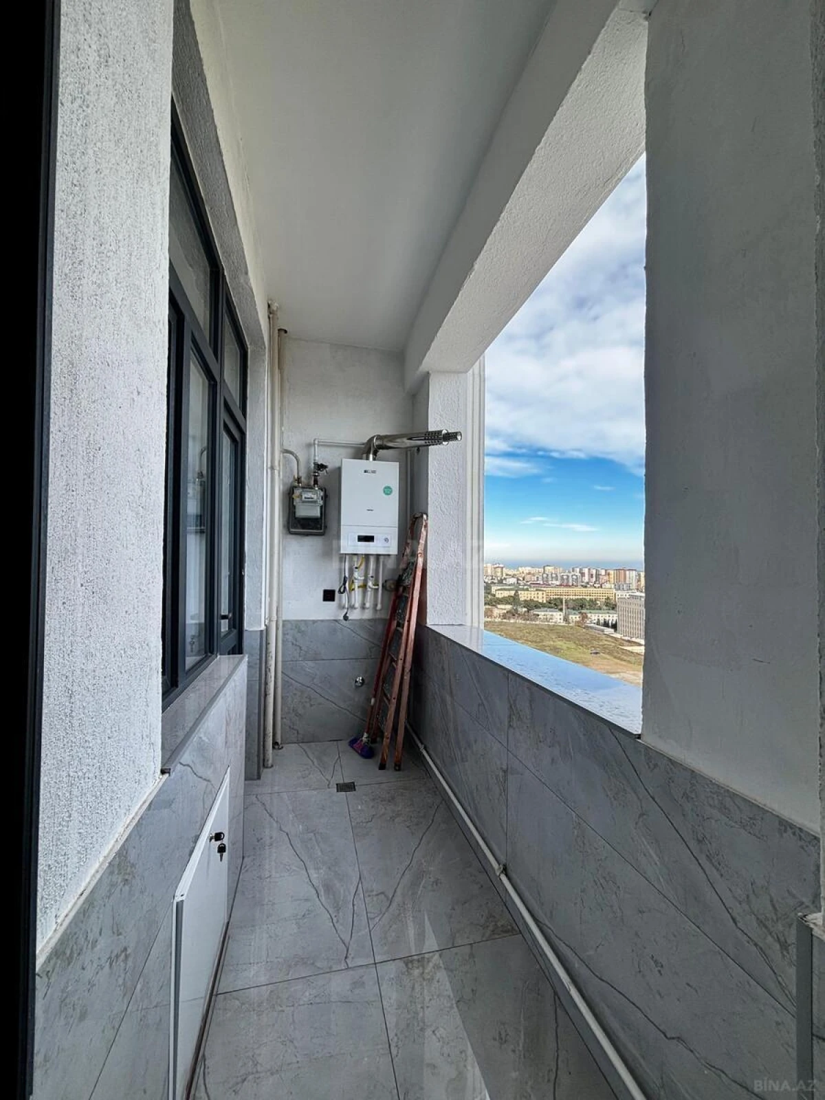 Satılır 3 otaqlı mənzil 151.7 m²