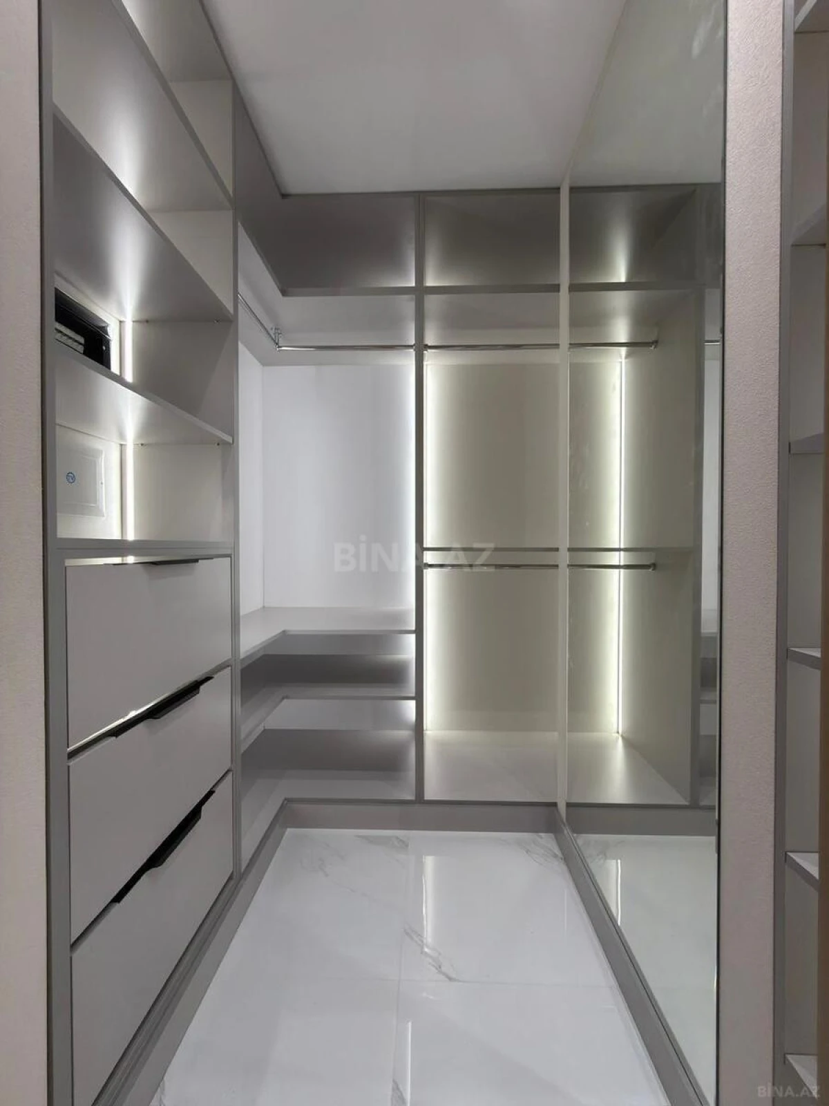 Satılır 2 otaqlı mənzil 86 m²