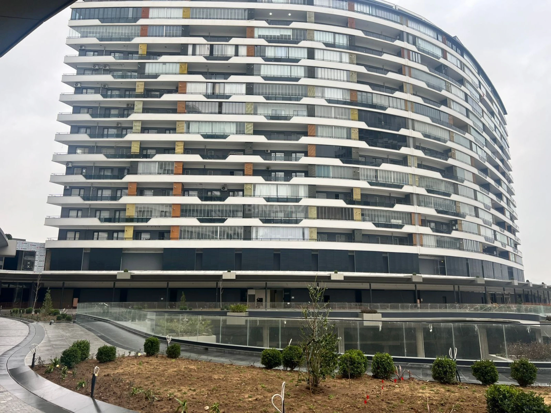 Satılır 4 otaqlı mənzil 170 m²