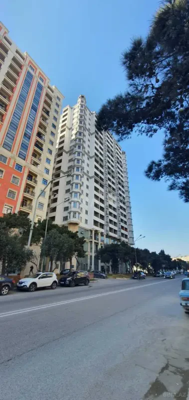 Satılır 3 otaqlı mənzil 143 m²