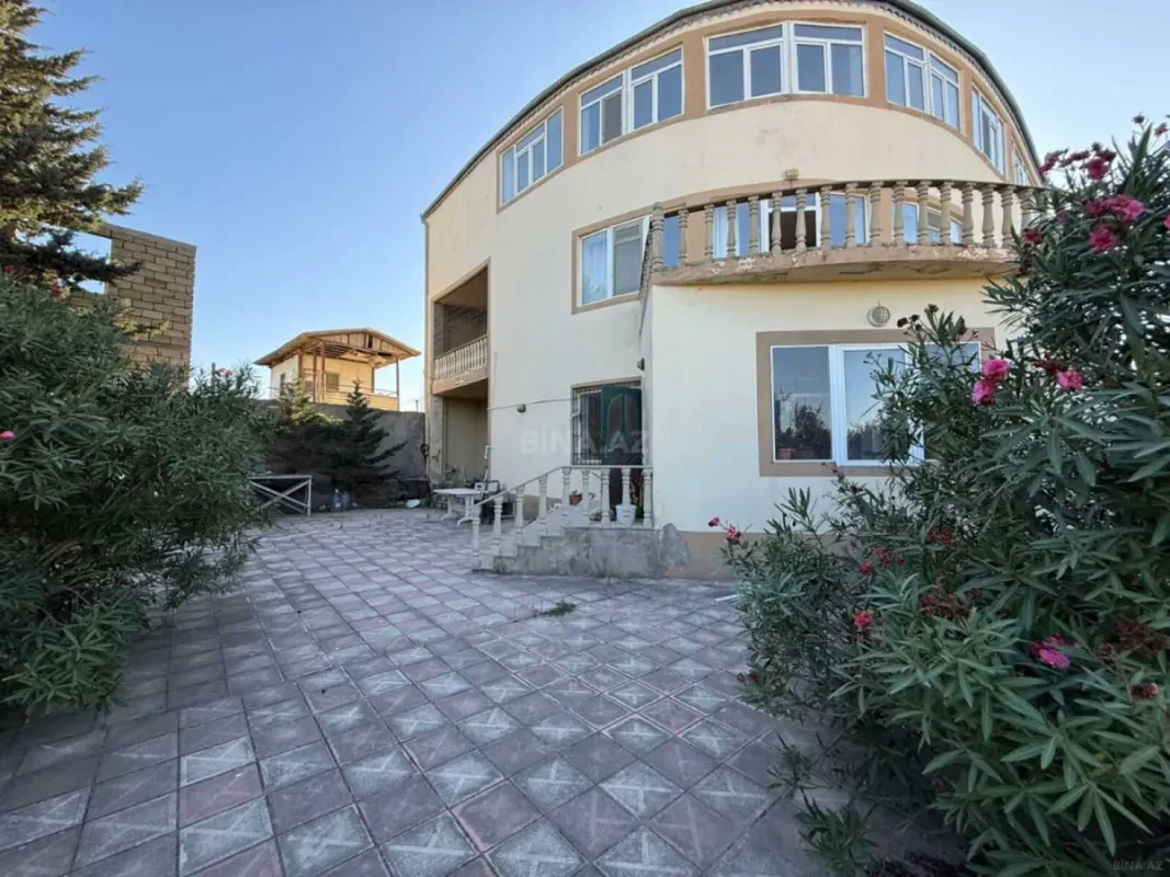 Satılır 9 otaqlı həyət evi 420 m²