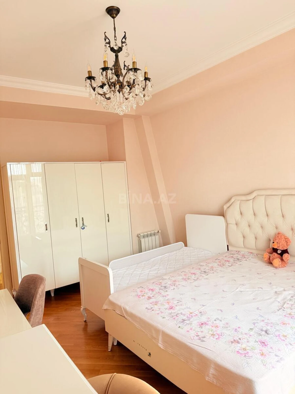 Kirayə verilir 5 otaqlı mənzil 210 m²