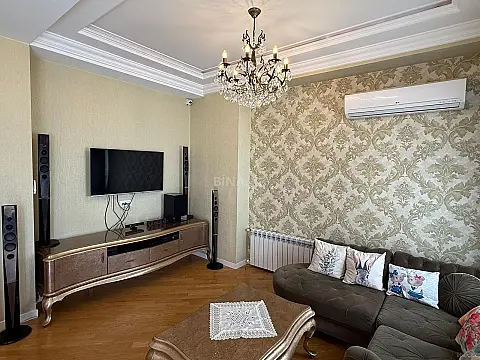 Kirayə verilir 5 otaqlı mənzil 210 m²