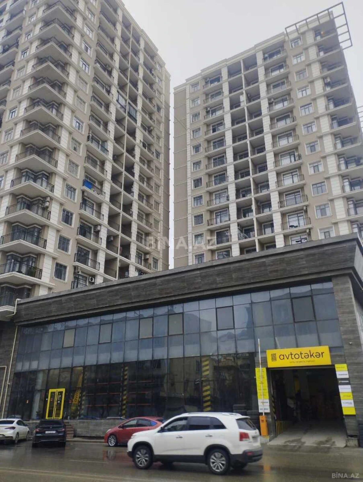Satılır 4 otaqlı mənzil 182 m²