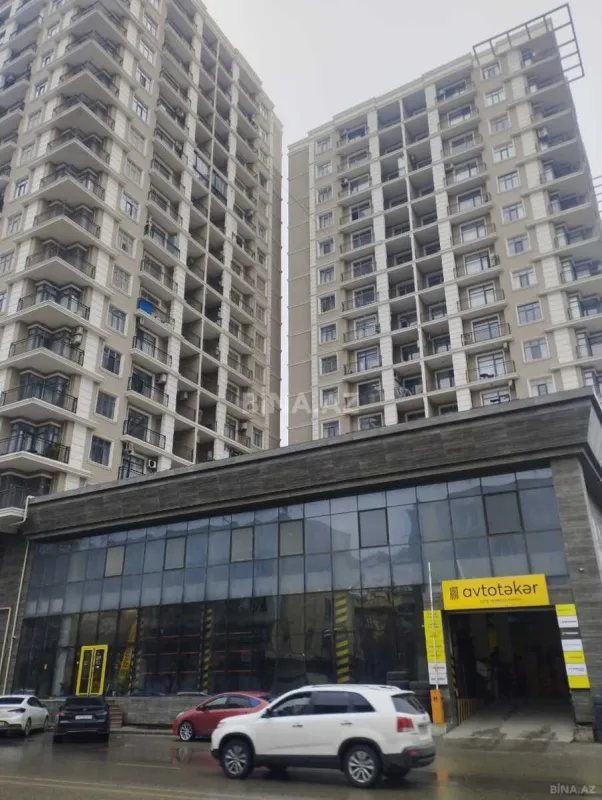 Satılır 4 otaqlı mənzil 182 m²