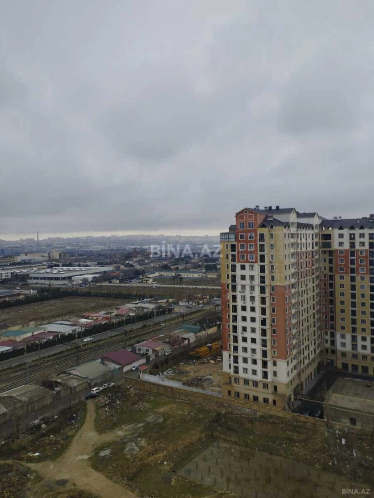 Satılır 4 otaqlı mənzil 182 m²