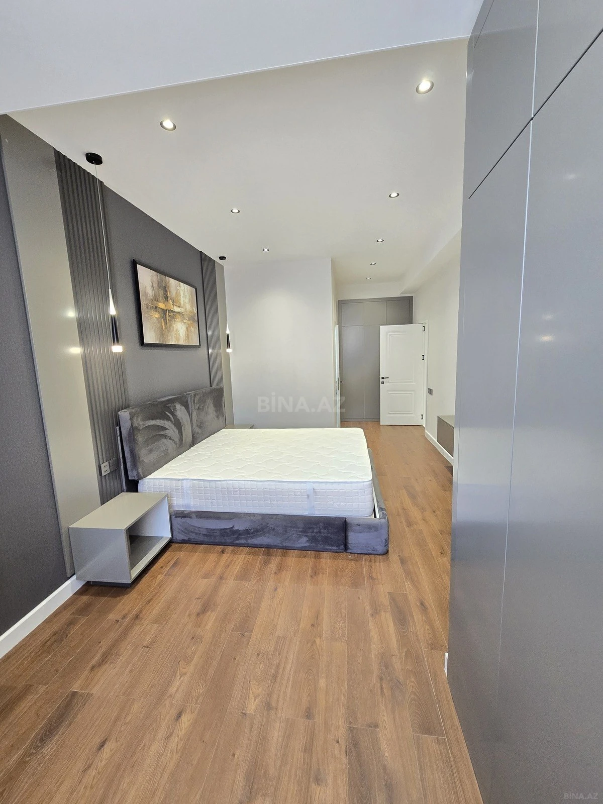 Satılır 4 otaqlı mənzil 175 m²