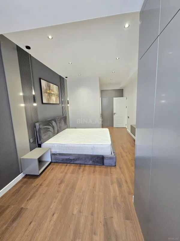 Satılır 4 otaqlı mənzil 175 m²