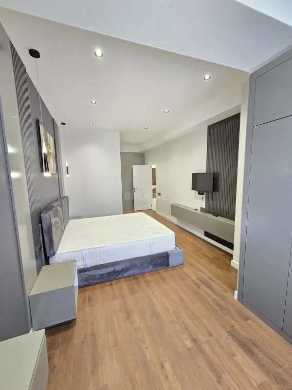 Satılır 4 otaqlı mənzil 175 m²