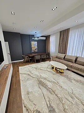 Satılır 4 otaqlı mənzil 175 m²