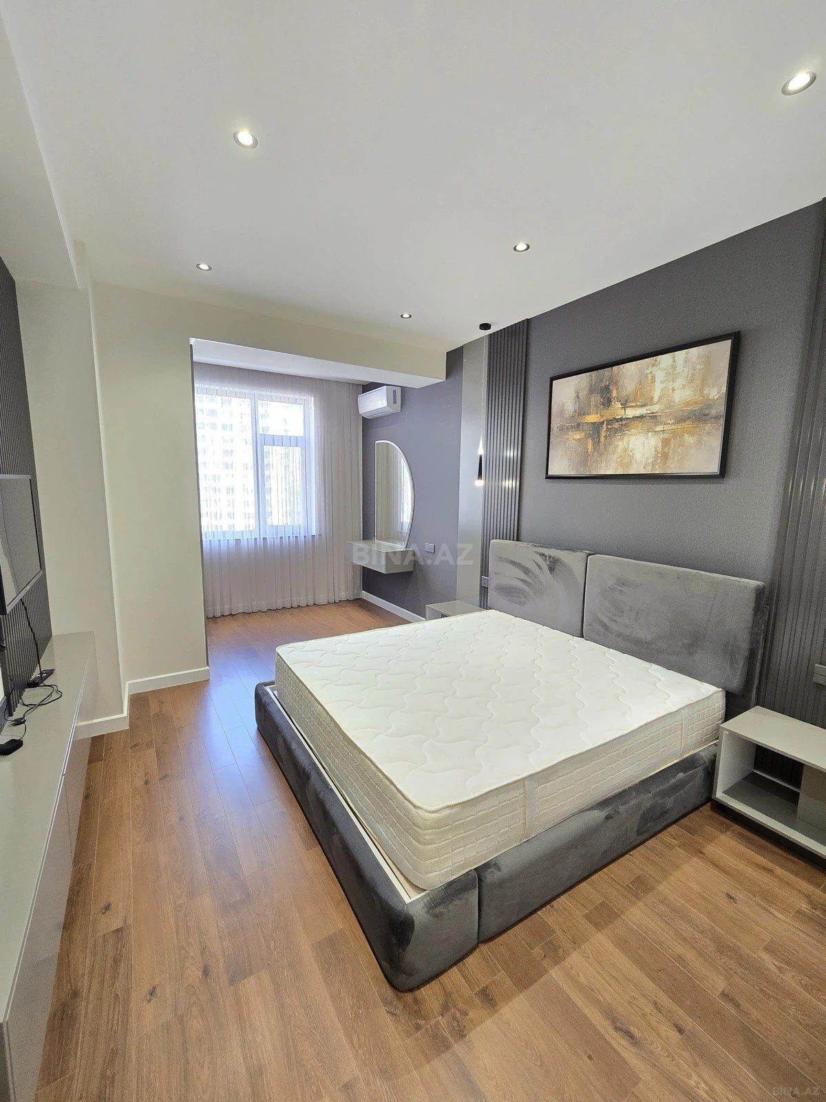 Satılır 4 otaqlı mənzil 175 m²