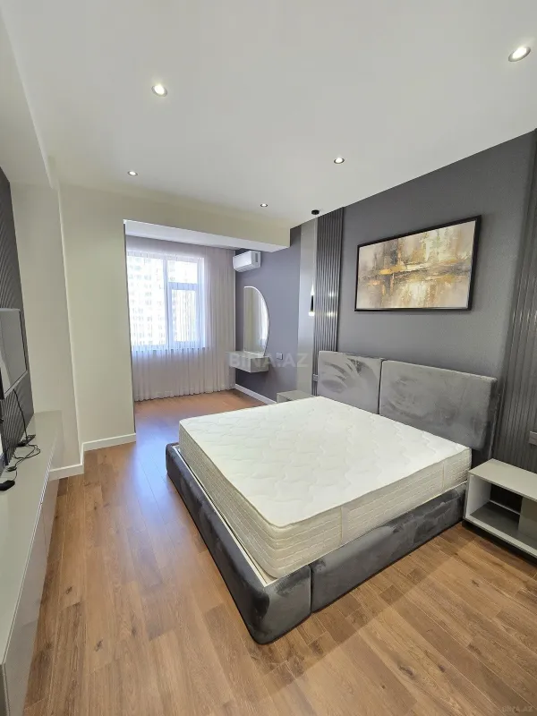 Satılır 4 otaqlı mənzil 175 m²