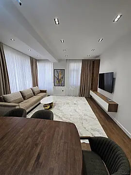 Satılır 4 otaqlı mənzil 175 m²