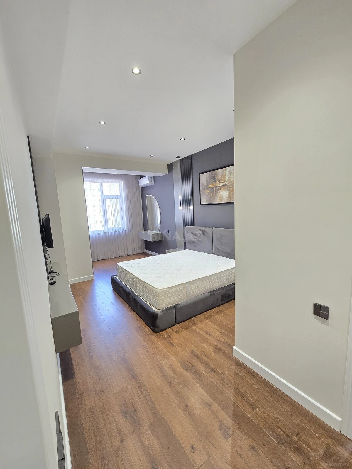 Satılır 4 otaqlı mənzil 175 m²