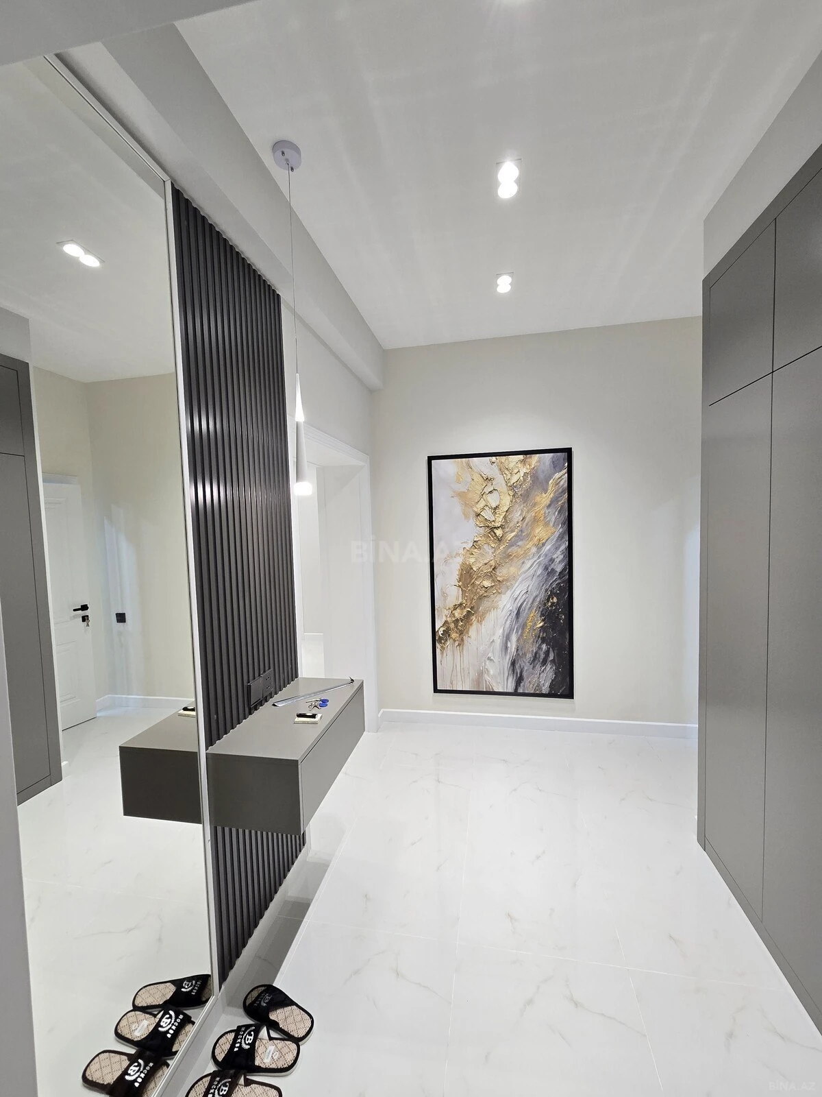Satılır 4 otaqlı mənzil 175 m²