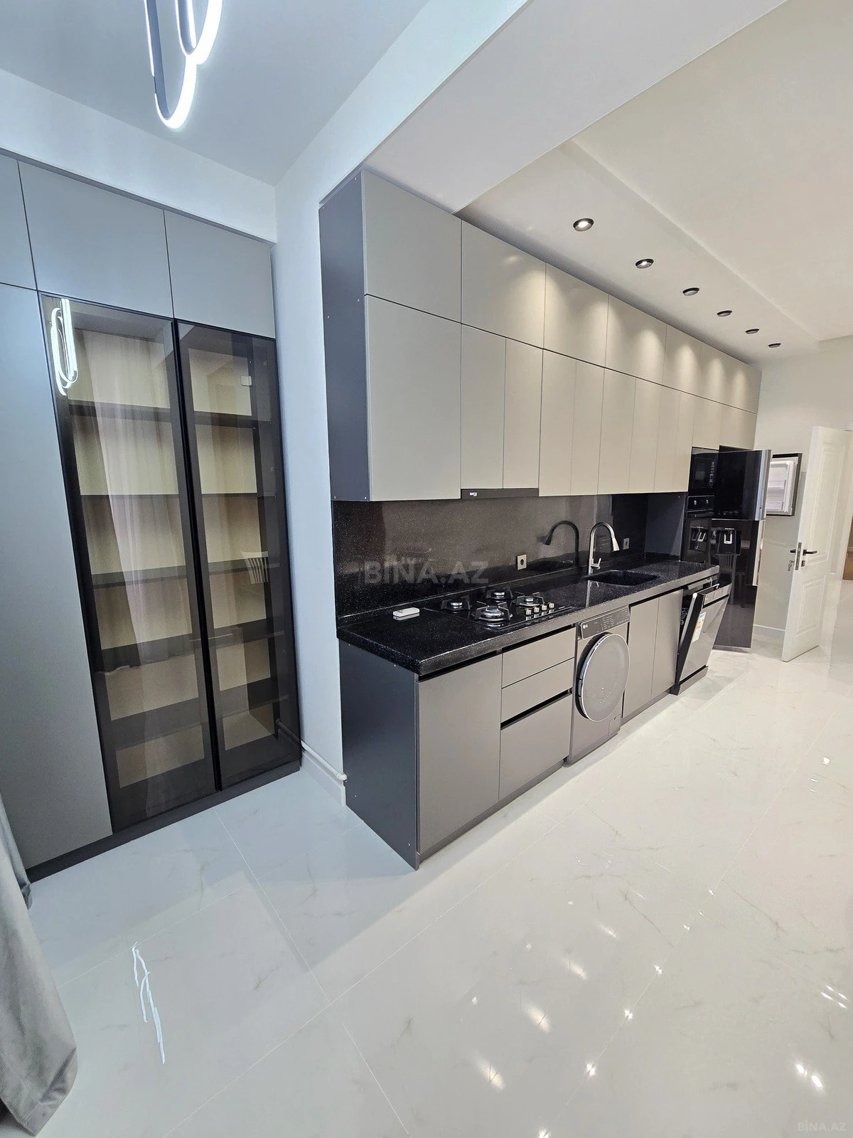 Satılır 4 otaqlı mənzil 175 m²