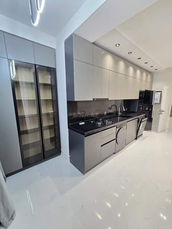 Satılır 4 otaqlı mənzil 175 m²