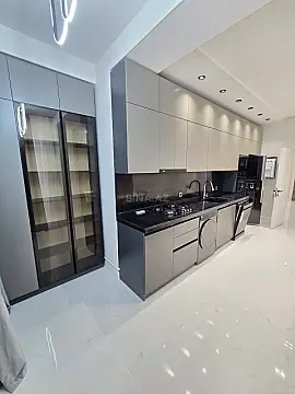 Satılır 4 otaqlı mənzil 175 m²