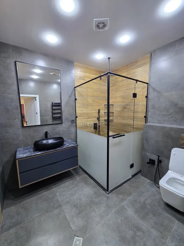 Satılır 4 otaqlı mənzil 175 m²