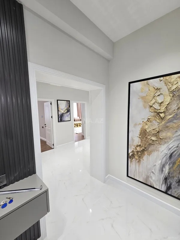 Satılır 4 otaqlı mənzil 175 m²