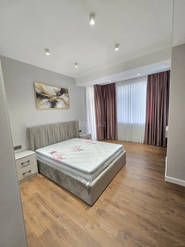 Satılır 4 otaqlı mənzil 175 m²