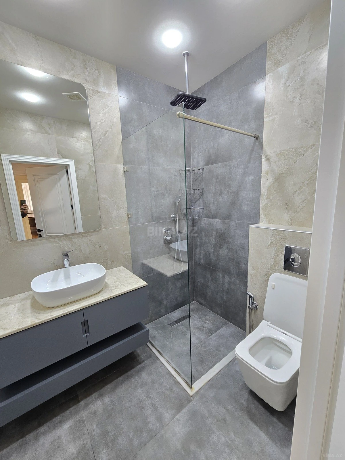 Satılır 4 otaqlı mənzil 175 m²