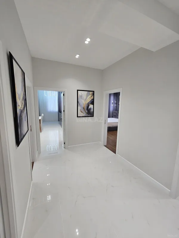 Satılır 4 otaqlı mənzil 175 m²