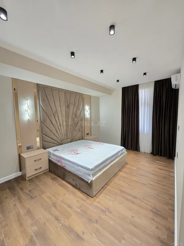 Satılır 4 otaqlı mənzil 175 m²