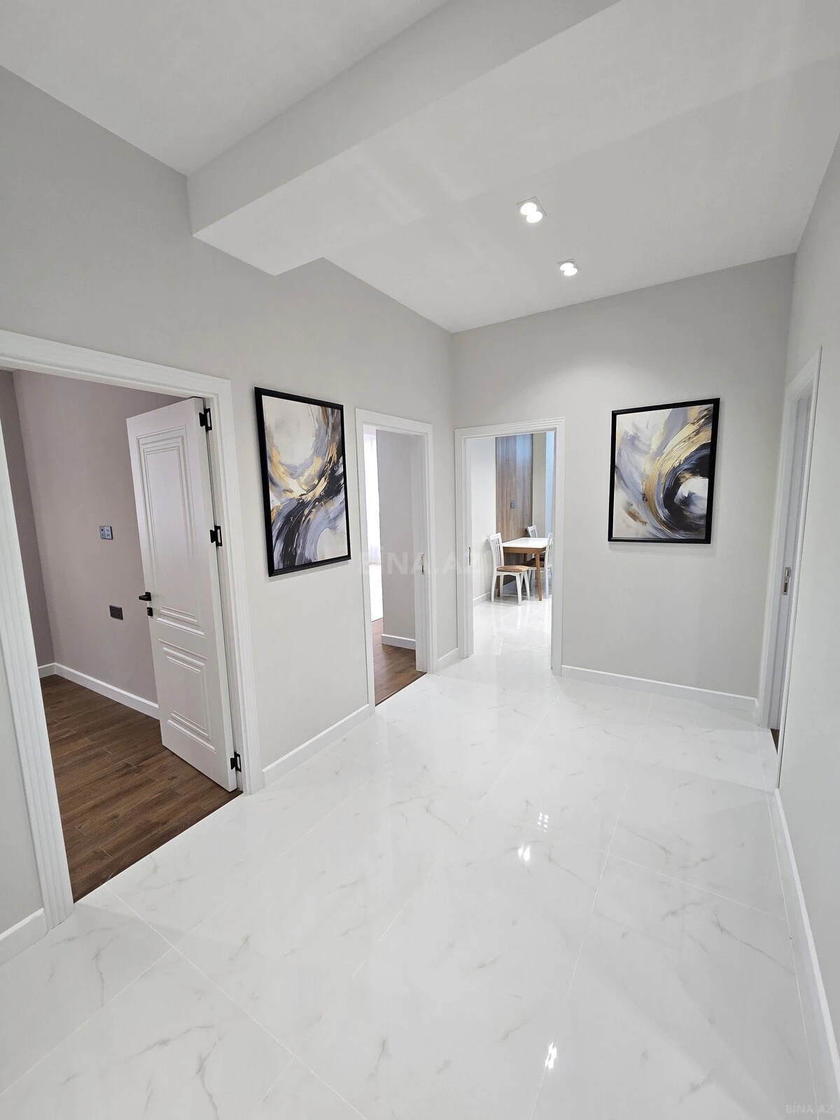 Satılır 4 otaqlı mənzil 175 m²