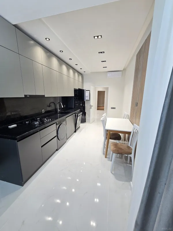 Satılır 4 otaqlı mənzil 175 m²