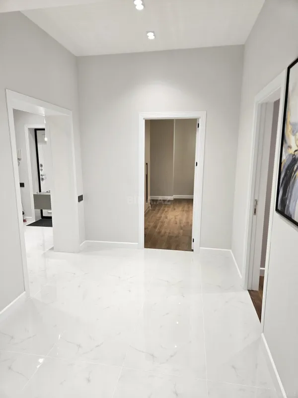 Satılır 4 otaqlı mənzil 175 m²