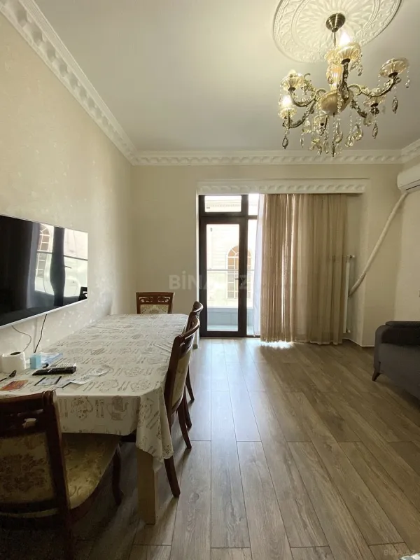 Kirayə verilir 2 otaqlı mənzil 65 m²