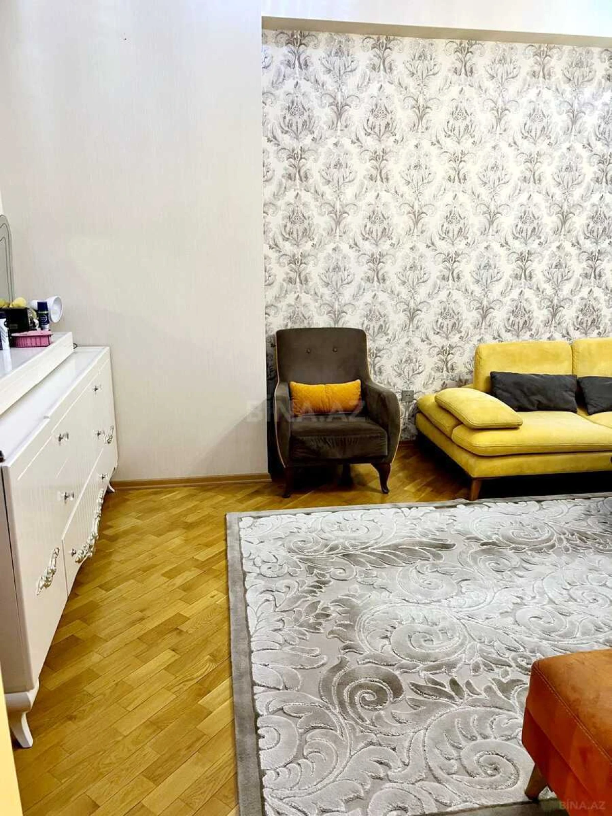 Kirayə verilir 2 otaqlı mənzil 75 m²